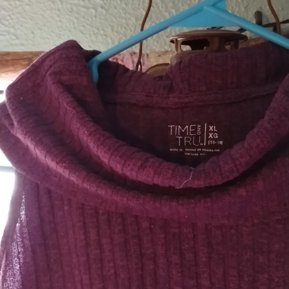 Turtle neck cowl neck - Picture 3 of 3